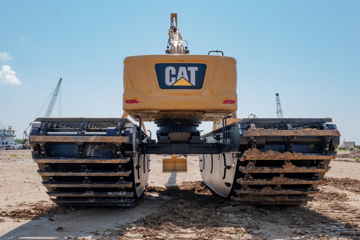 Caterpillar 2019 Long Reach Pontoon Excavator - 3505 Hours EIK Solutions