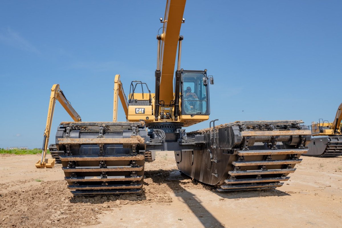 Caterpillar 2019 Long Reach Pontoon Excavator - 3505 Hours EIK Solutions