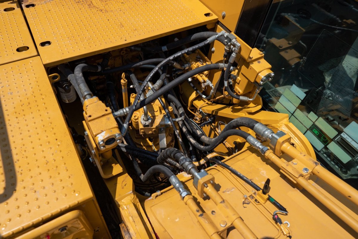 Caterpillar Excavator 2016 - 7927 Hours EIK Solutions