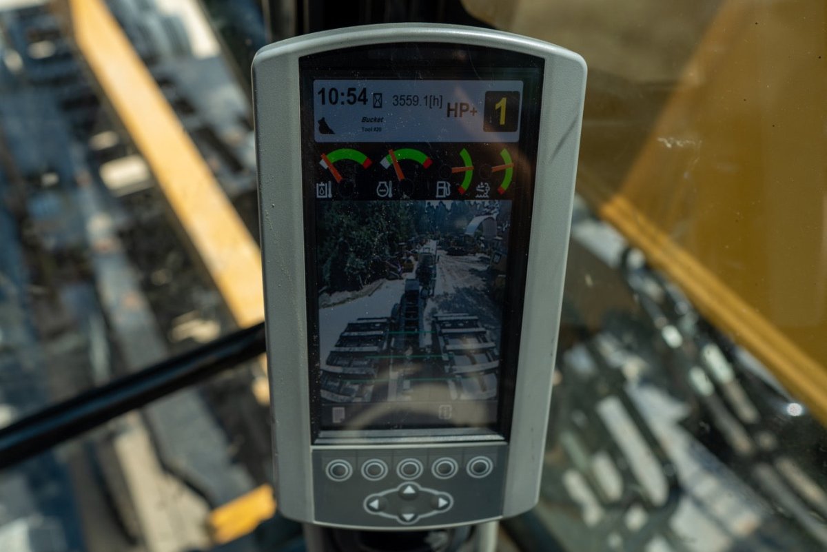 Caterpillar Excavator 2016 - 7927 Hours EIK Solutions