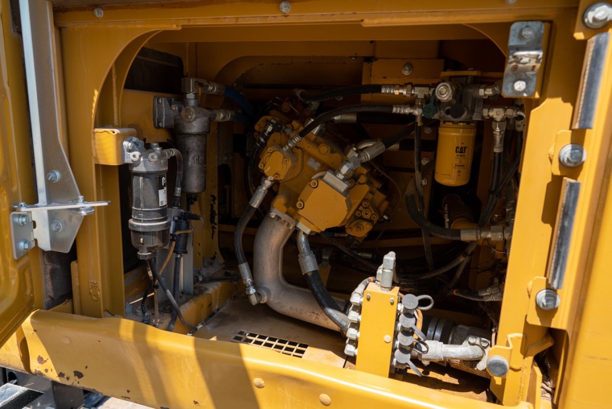 Caterpillar Excavator 2016 - 7927 Hours EIK Solutions