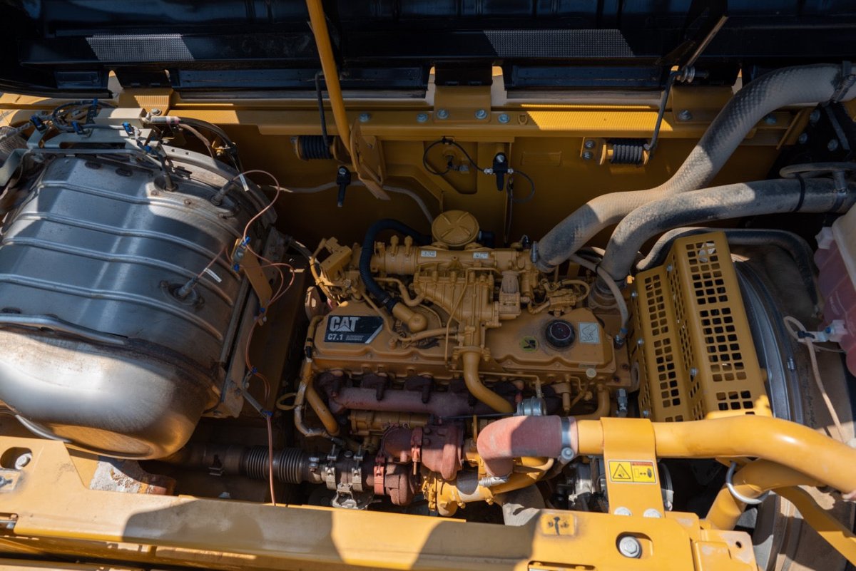 Caterpillar Excavator 2016 - 7927 Hours EIK Solutions